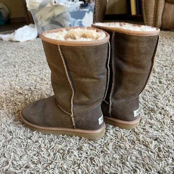 Women’s Ugg boots - Picture 2 of 4